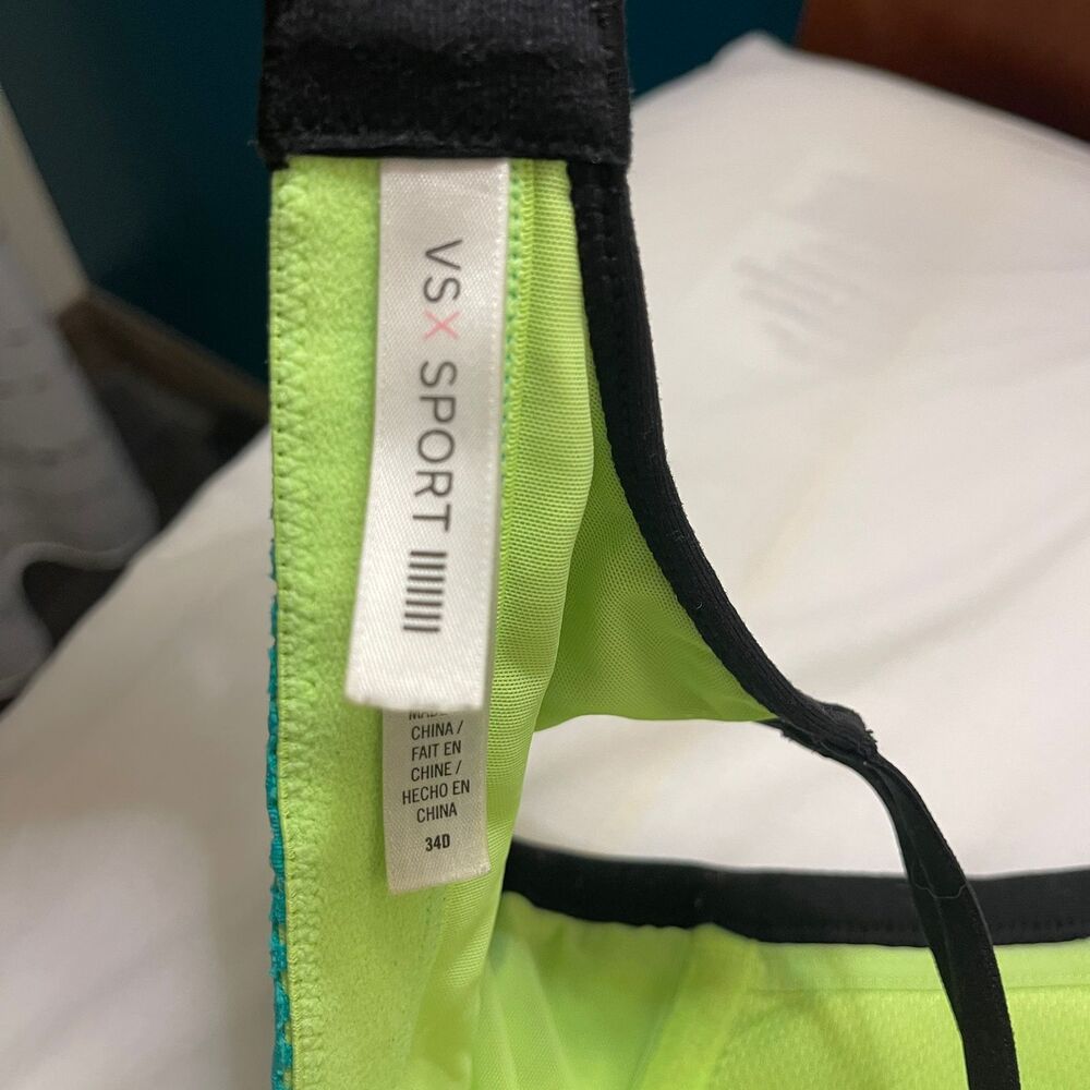 Victoria's Secret Cupped Lighted Padded Wired Sports Bra Top Size 34D - Picture 5 of 7